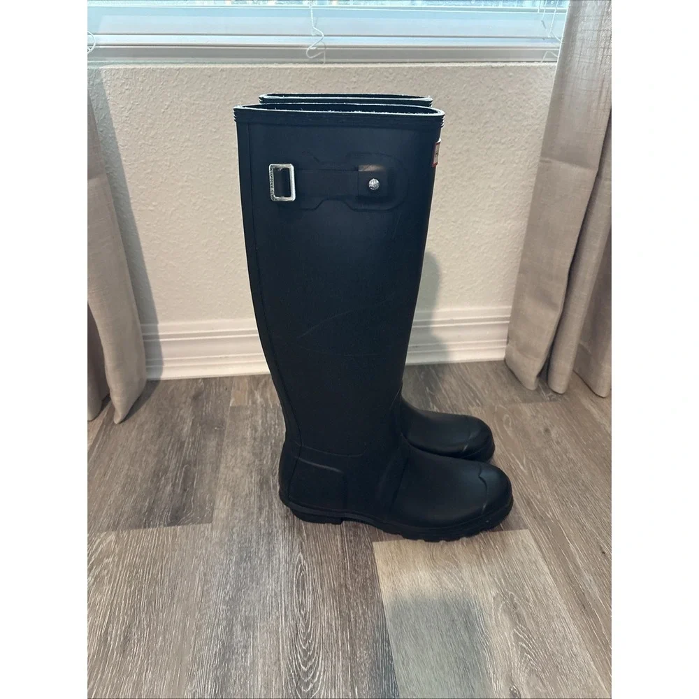 Hunter Black Tall Rain Boots with Buckle Detail Women's Size 8 EU 39 Farm Garden